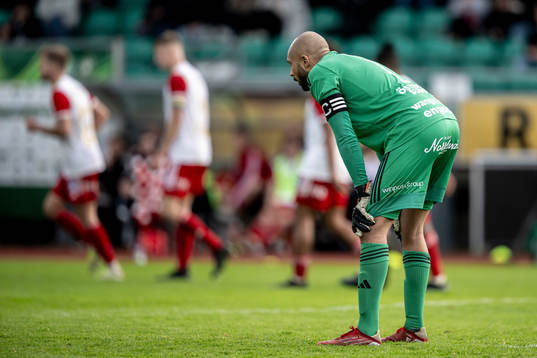 Östersunds målvakt  Aly Keita deppar
