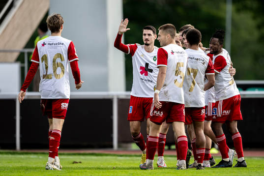 Skövdes Filip Schyberg jublar med lagkamrater