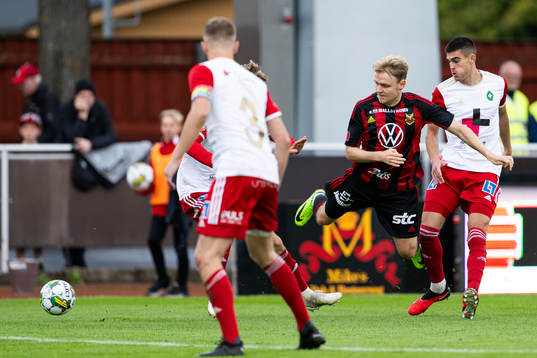 Östersunds Simon Marklund och Skövde AIKs Marc Ante Tokich
