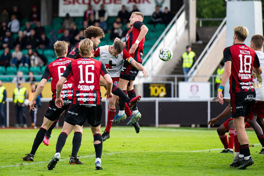 Skövde AIKs Filip Schyberg nickar in 5-1