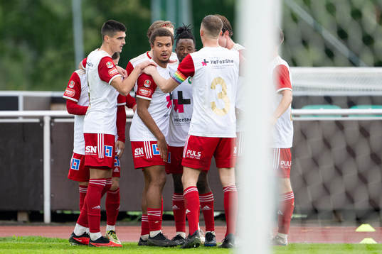 Skövde AIKs spelare jublar