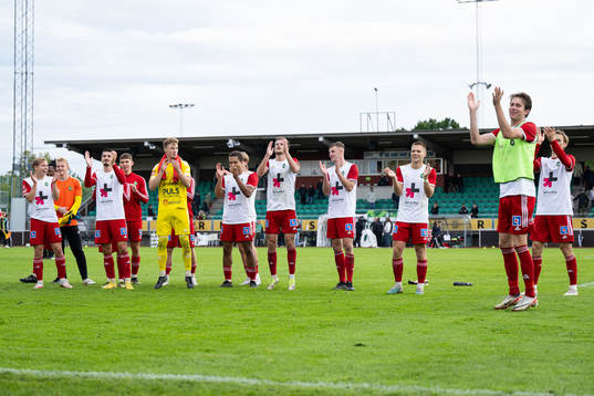 Skövde AIKs spelare jublar
