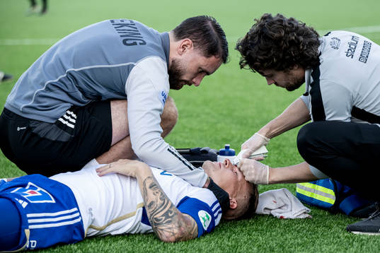 IFK Norrköpings Marco Lund Nielsen har ont