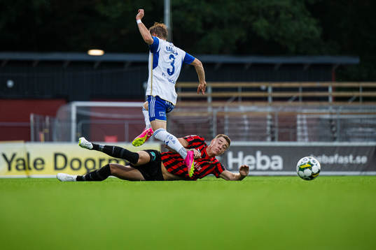 Brommapojkarnas Jesper Löfgren och IFK Norrköpings Marcus