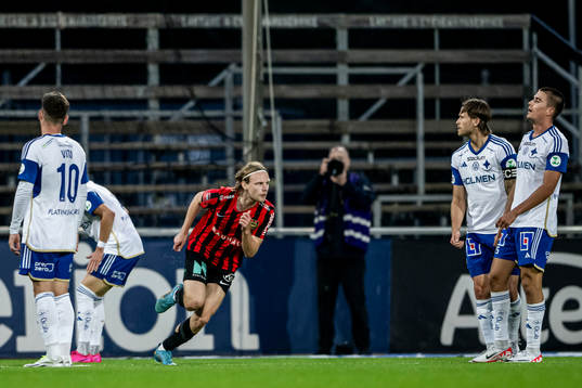 Brommapojkarnas Oscar Pettersson jublar