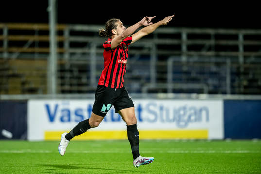 Brommapojkarnas Nikola Vasic jublar