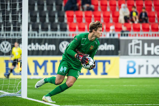 Brommapojkarnas målvakt Filip Sidklev