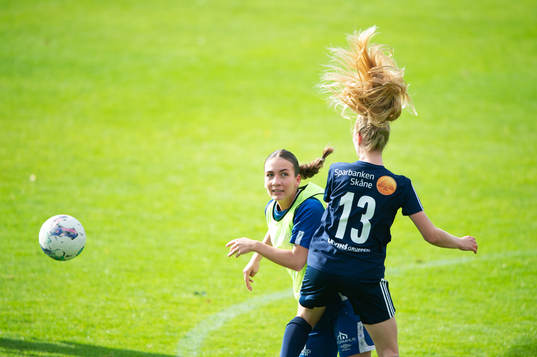 i matchen i division 3 Skåne Norra för damer mellan FC