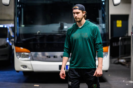 Färjestads August Tornberg värmer upp