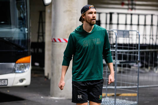Färjestads August Tornberg värmer upp