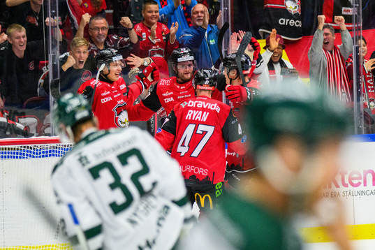 Färjestads Lucas Forsell jublar
