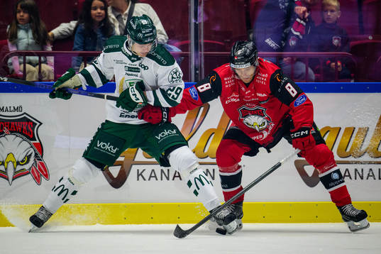Färjestads Lucas Forsell och Malmö Redhawks Johan Olofsson