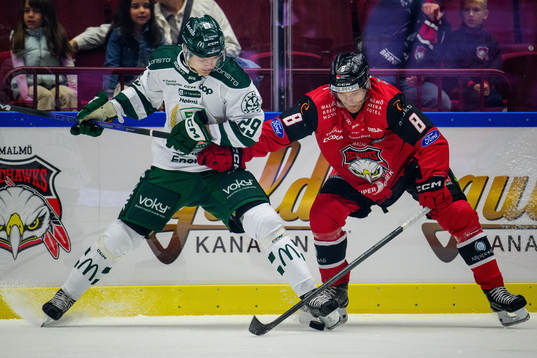 Färjestads Lucas Forsell och Malmö Redhawks Johan Olofsson