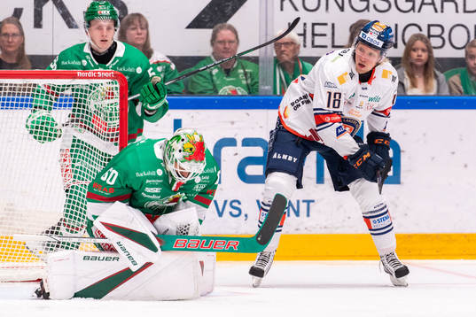 Rögles målvakt Petr Kvaca och Växjös Marcus Sylvegård