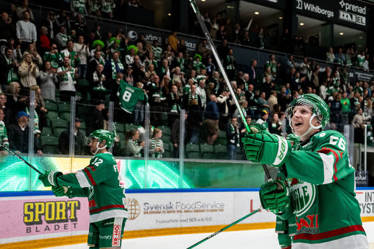 Rögles Adam Engström jublar