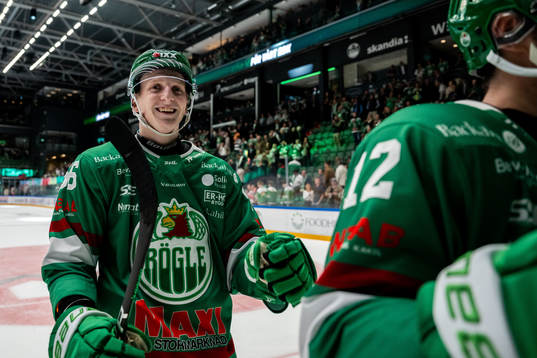 Rögles Adam Engström jublar