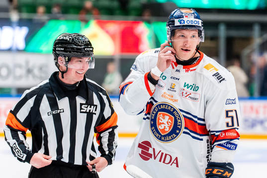 Domare Alexander Österberg och Växjös Emil Sylvegård