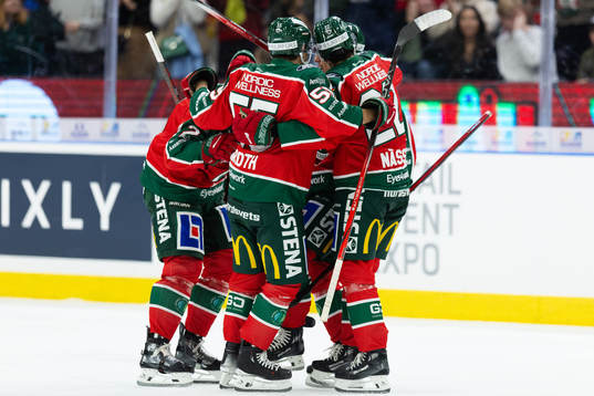 Frölundas Nicklas Lasu jublar med lagkamrater