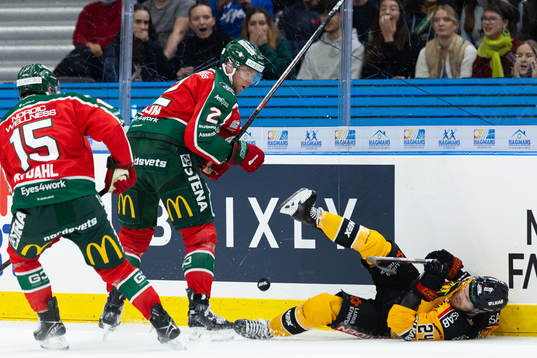 Frölundas Christian Folin och Luleås Brendan Shinnimin