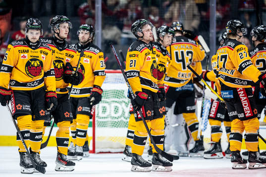 Luleås Juhani Tyrväinen deppar med lagkamrater