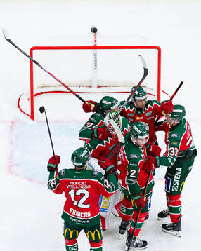 Frölundas spelare jublar