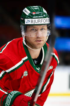 Frölundas Christian Folin innan ishockeymatchen i SHL