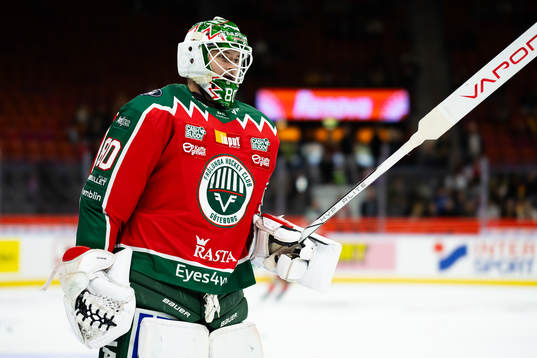 Frölundas målvakt Frederik Dichow innan ishockeymatchen i