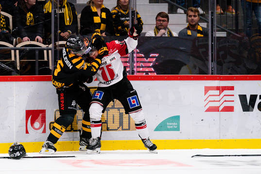 Skellefteås Axel Sandin-Pellikka och Örebros William