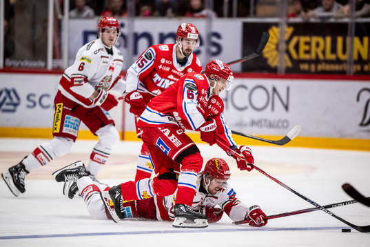 Timrås Joonas Lyytinen och MoDos Mikkel Aagaard