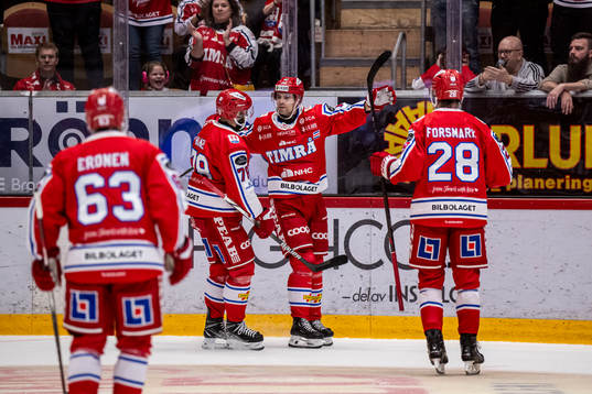 Timrås Emil Pettersson jublar