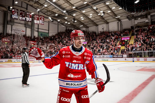 Timrås Emil Pettersson jublar
