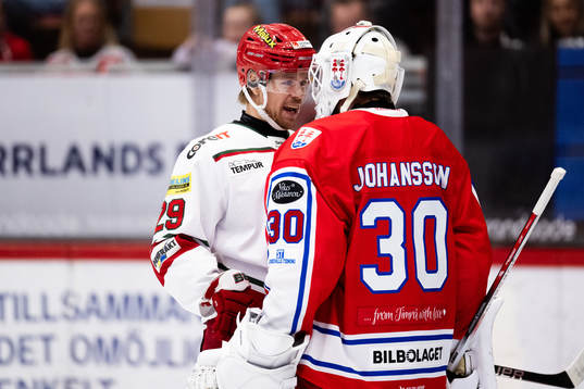 MoDos Mikkel Aagaard och Timrås målvakt Jacob Johansson