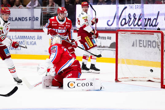 Timrås målvakt Jacob Johansson släpper in 0-1 av MoDos
