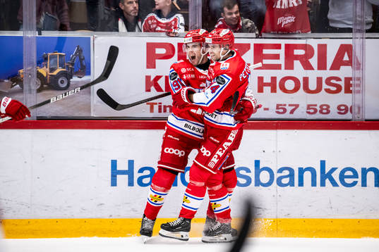 Timrås Magnus Pääjärvi och Emil Pettersson jublar