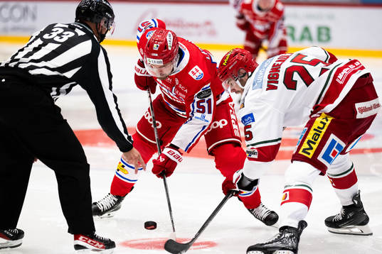 Timrås Anton Lander och MoDos Sam Vigneault tekar