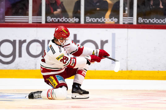 MoDos Mikkel Aagaard jublar