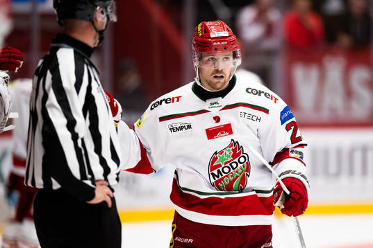 MoDos Mikkel Aagaard jublar