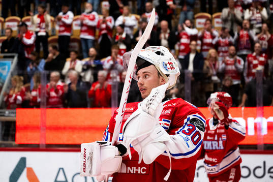 Timrås målvakt Jacob Johansson jublar