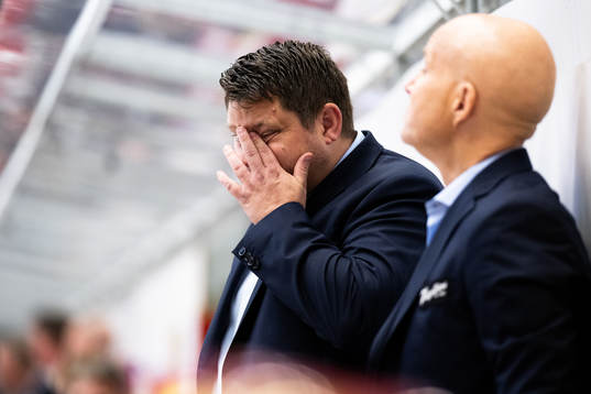 MoDos tränare Mattias Karlin deppar