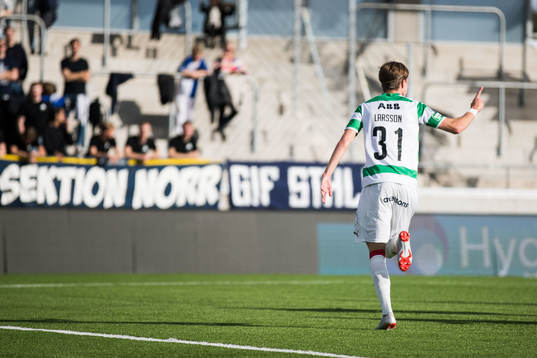 Västerås SKs Max Larsson jublar