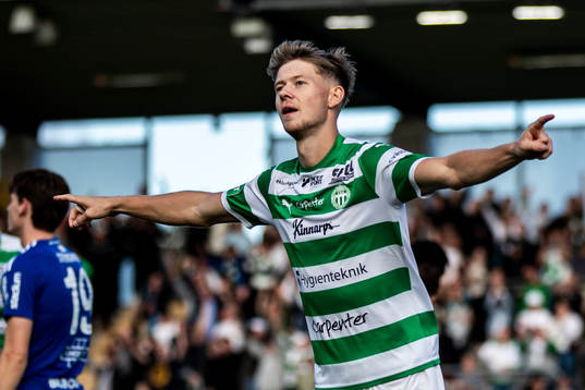 Västerås SKs Patric Åslund jublar eget 2-0