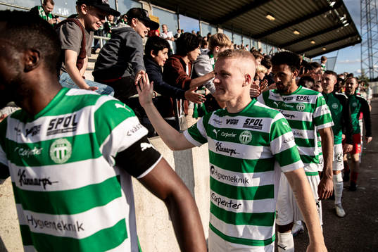 Västerås SKs Simon Johansson jublar