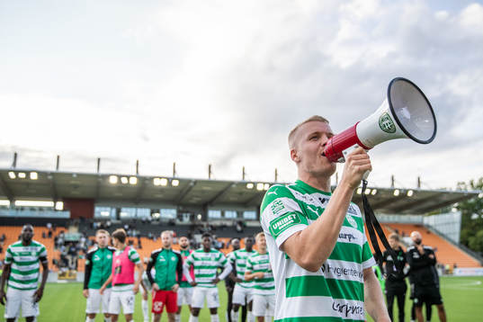 Västerås SKs Simon Johansson jublar
