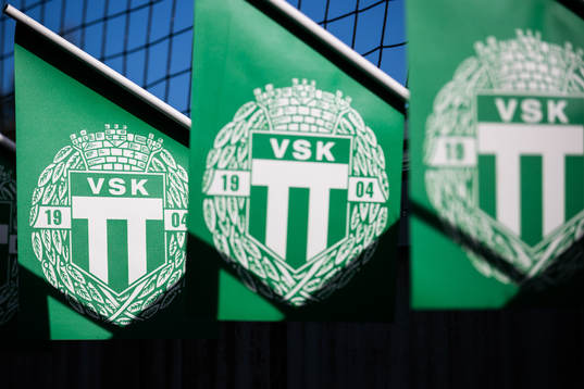 Västerås SKs emblem på en flagga
