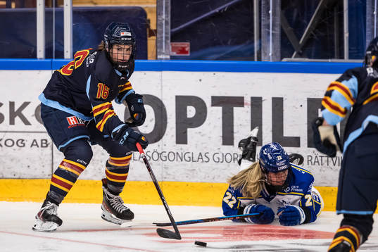 Djurgårdens Madeline Posick och Leksands Agata Sarnovska