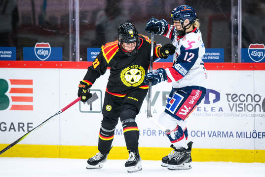 Brynäs Moa Wernblom och Linköpings Ingrid Morset