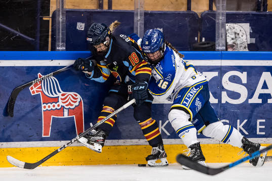 Djurgårdens Alice Östensson och Leksands Matilda Af Bjur