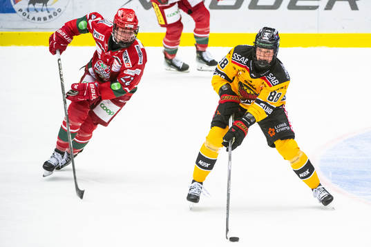 Modos Taylor House och Luleås Ronja Savolainen