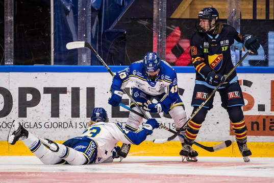 Leksands Aino Karppinen och Djurgårdens Anneke Linser