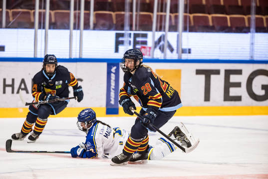 Leksands Autumn Macdougall och Djurgårdens Linn Mattsson